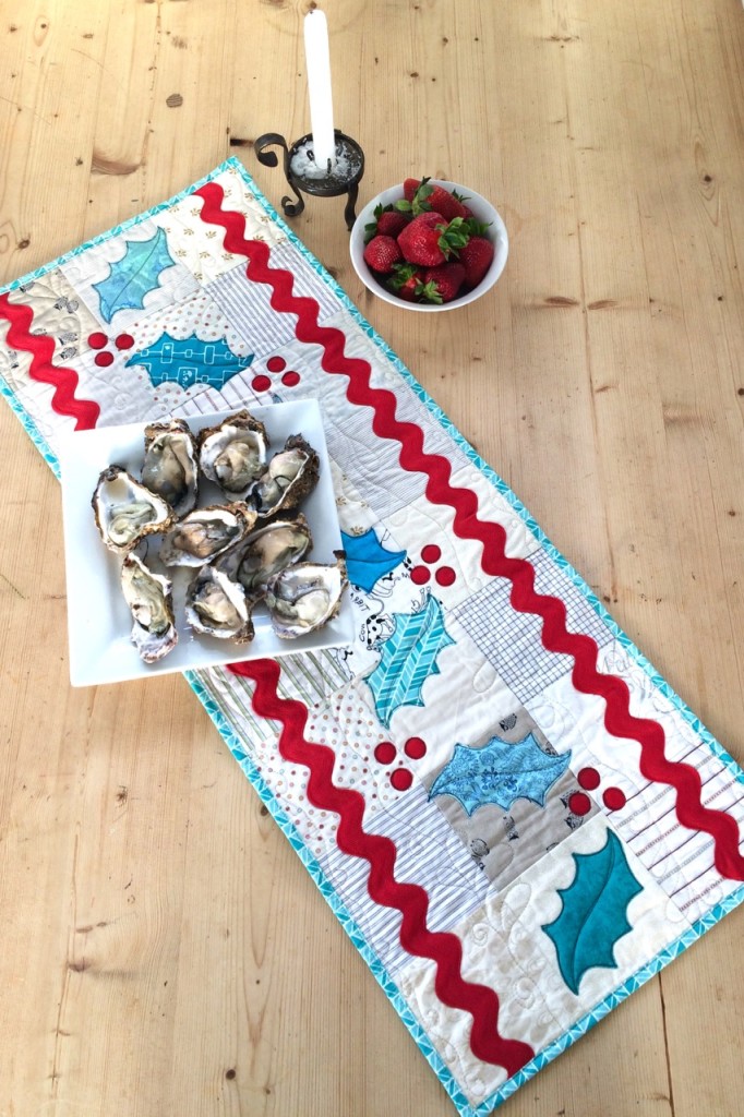 Free christmas table runner quilt pattern from Quilting Focus